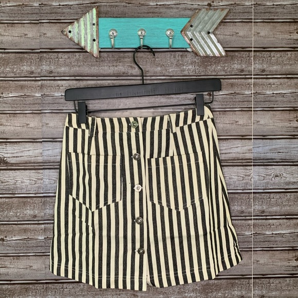 Striped Button-Down Mini Skirt - Picture 5 of 7